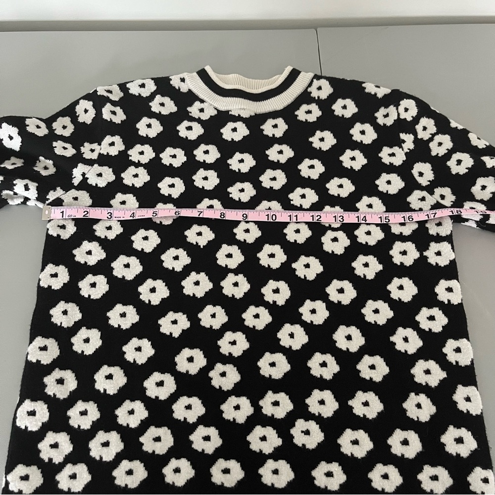 Daisy Knit Sweater Cottagecore Pullover Black White Floral - Picture 6 of 8